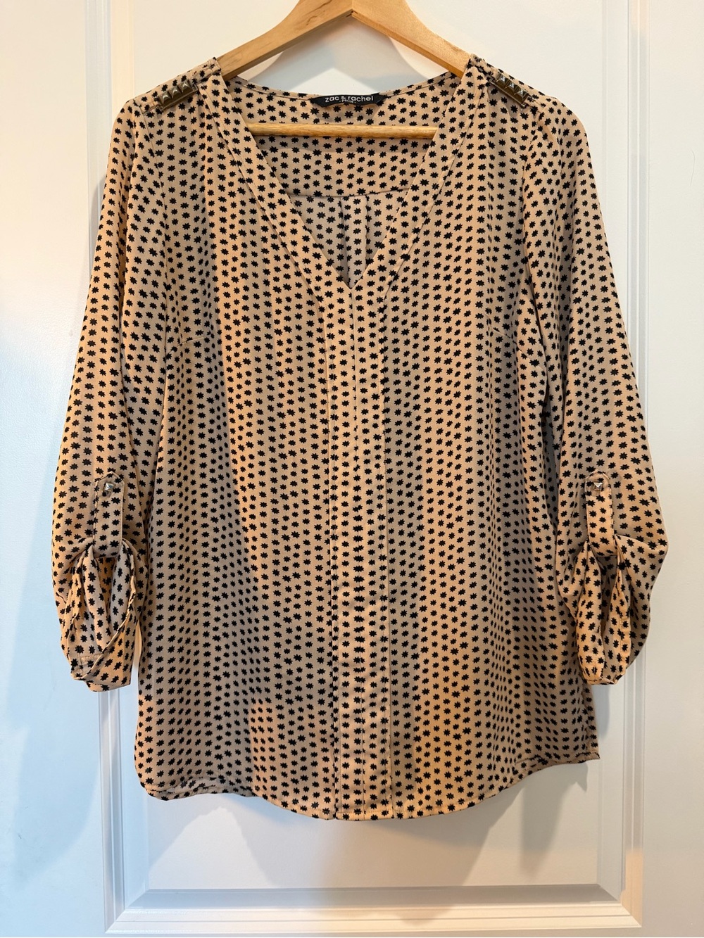 Zac & Rachel Petite PL Studded Shoulder Blouse Geometric Print Roll‎ Tab Sleeve